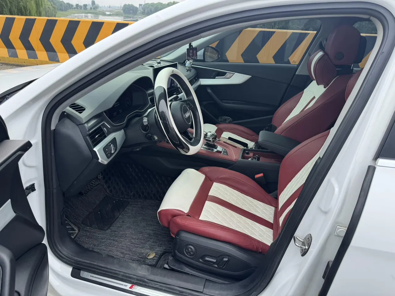 Audi 2022 A4L 2.0TFSI 40TFSI Fashion Dynamic Automatic 2