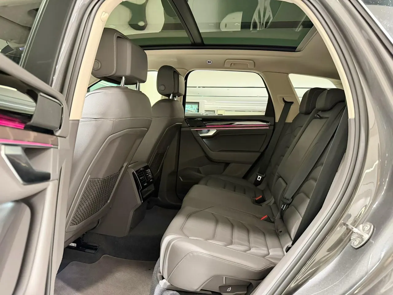 Volkswagen Touareg (Imported) 2020 Touareg 3.0TSI Sharp Edition Automatic Gear 6