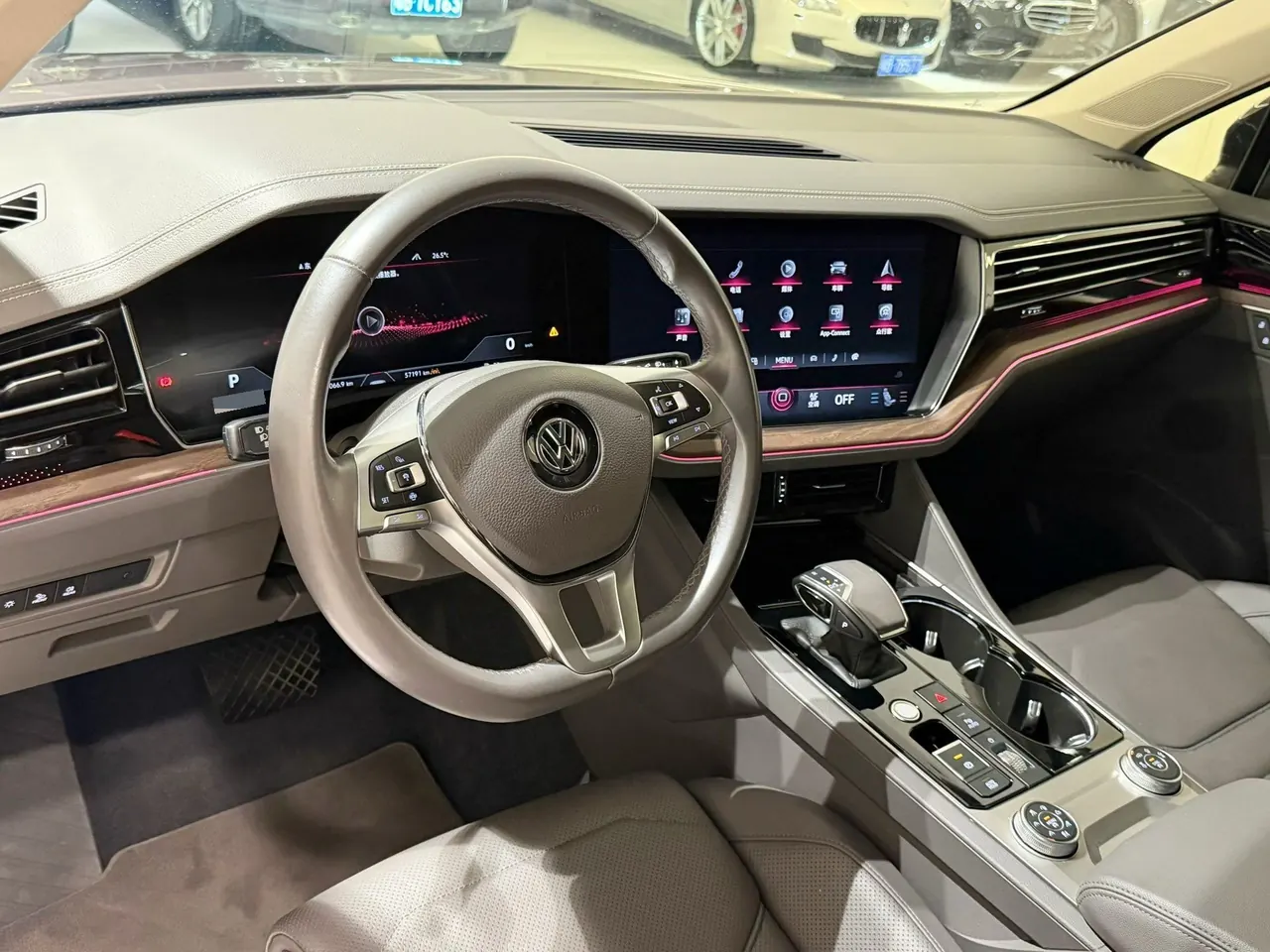 Volkswagen Touareg (Imported) 2020 Touareg 3.0TSI Sharp Edition Automatic Gear 7