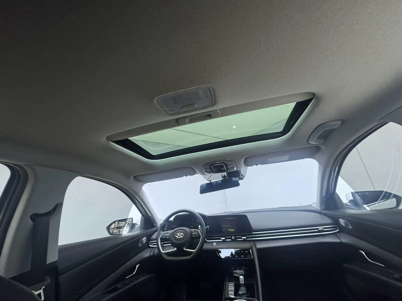 Hyundai 2022 Elantra -3-compartment 1.5 stepless LUX premium automatic gear 11