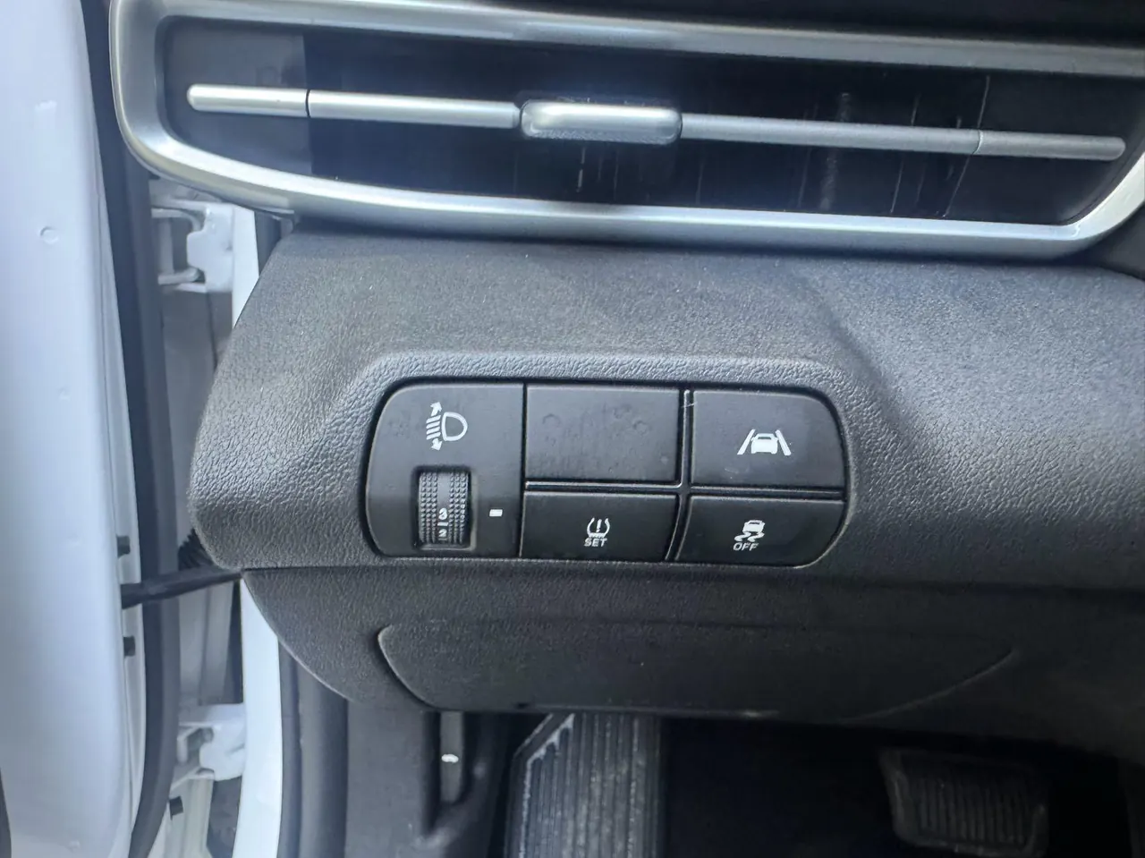 Hyundai 2022 Elantra -3-compartment 1.5 stepless LUX premium automatic gear 12