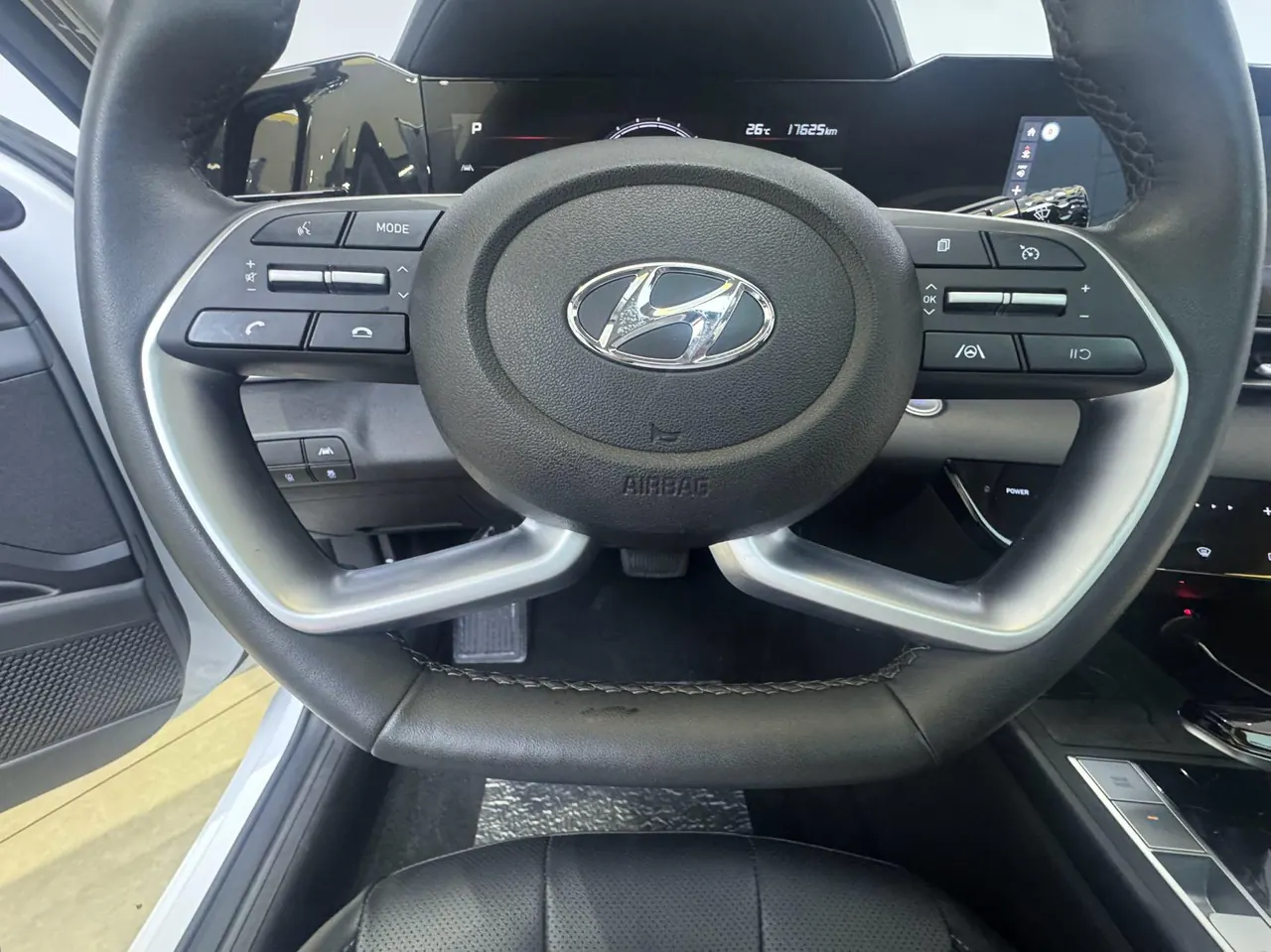 Hyundai 2022 Elantra -3-compartment 1.5 stepless LUX premium automatic gear 15