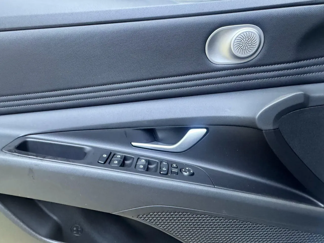 Hyundai 2022 Elantra -3-compartment 1.5 stepless LUX premium automatic gear 17