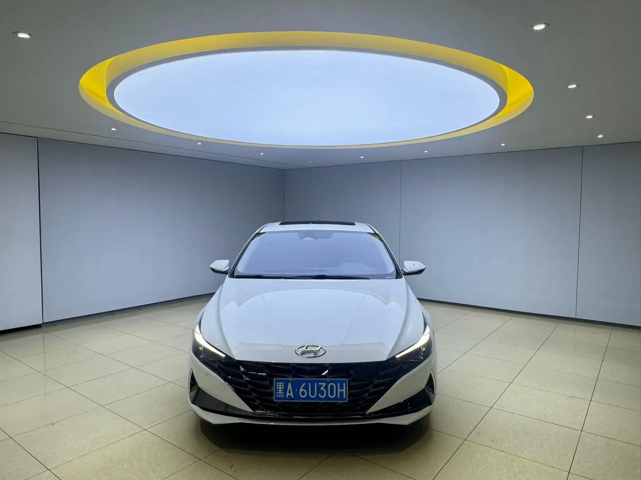 Hyundai 2022 Elantra -3-compartment 1.5 stepless LUX premium automatic gear 2