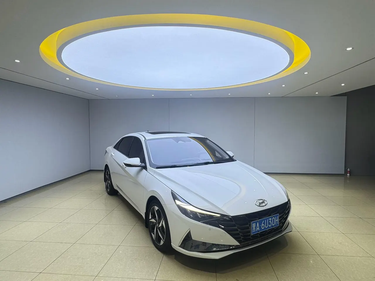 Hyundai 2022 Elantra -3-compartment 1.5 stepless LUX premium automatic gear 3