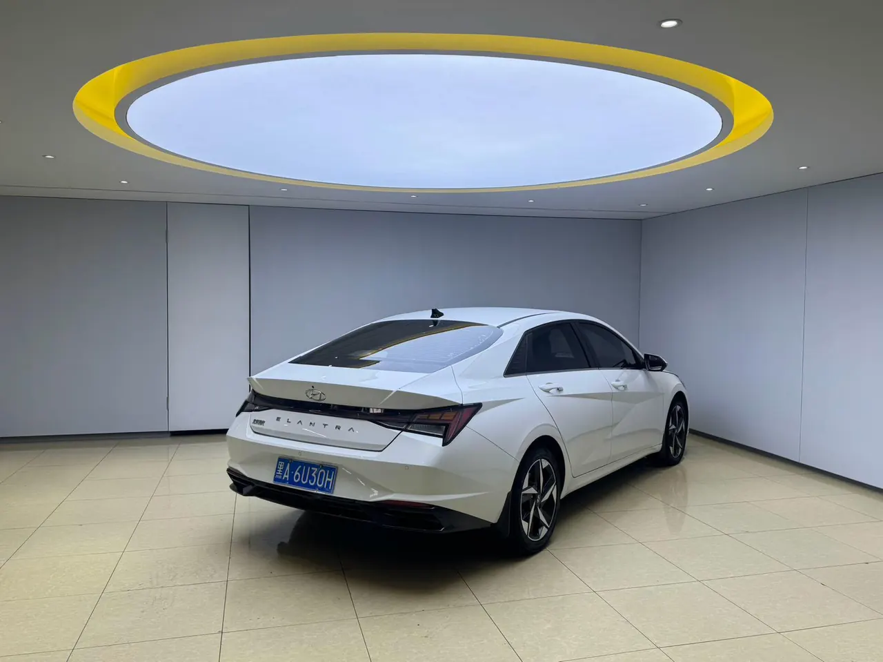 Hyundai 2022 Elantra -3-compartment 1.5 stepless LUX premium automatic gear 6
