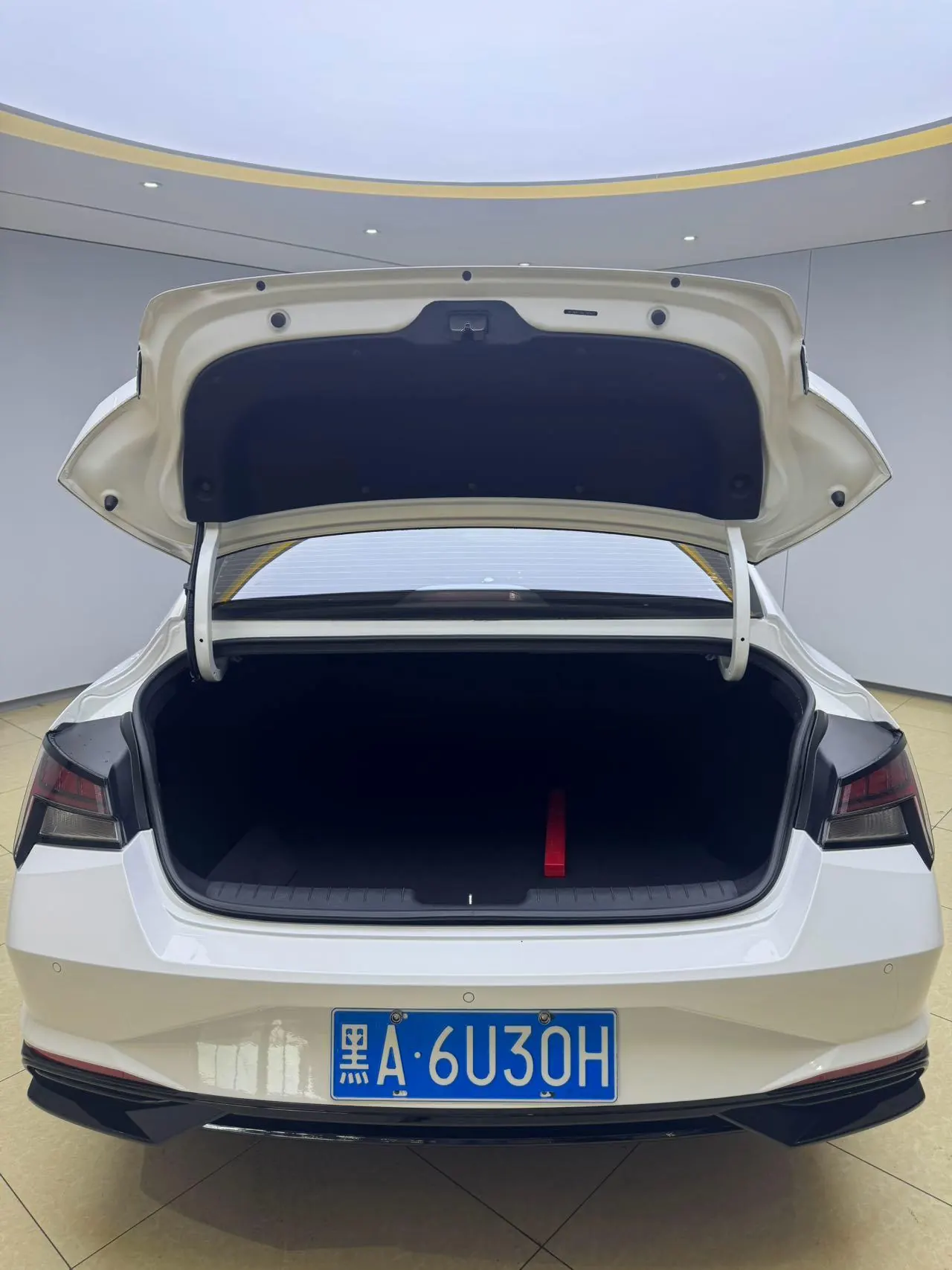Hyundai 2022 Elantra -3-compartment 1.5 stepless LUX premium automatic gear 7