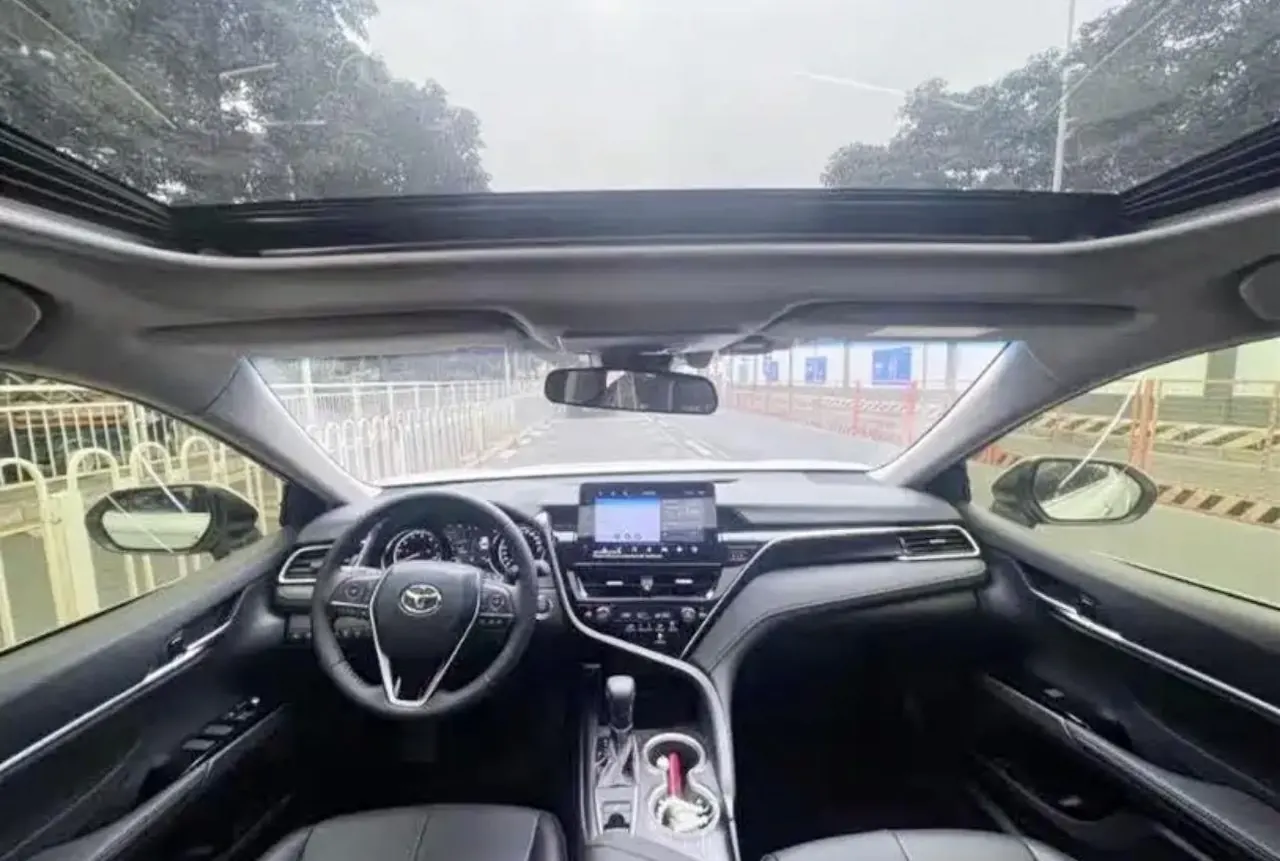 Toyota 2023 Camry 2.0G Stepless Deluxe Edition Automatic Gear 3