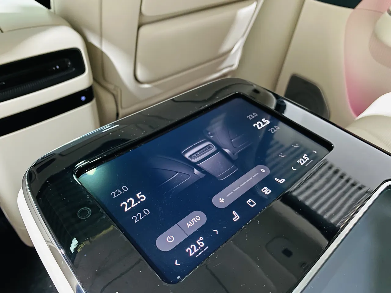 Voyah 2026 Taishan X8 PHEV 1.5T ULTRA automatic gear 17