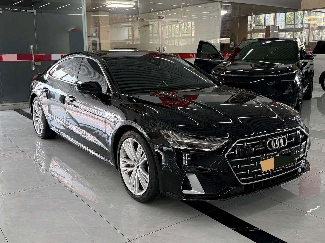 Audi 2024 A7L 2.0TFSI 45TFSI Quattro Luxury Automatic 2