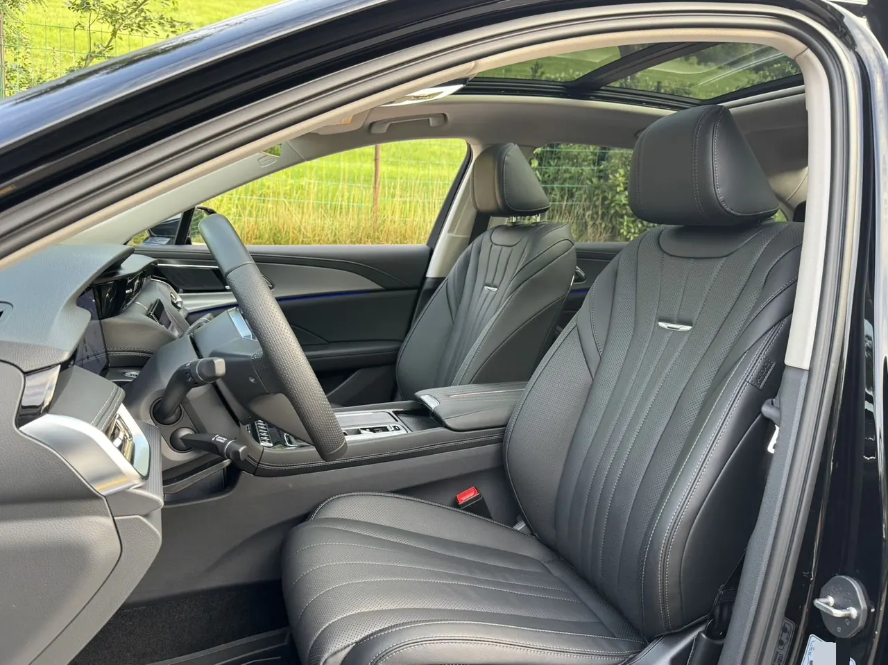 HongQi 2024 H5 2.0T Zhilian Qi Chang Edition Automatic Gear 10