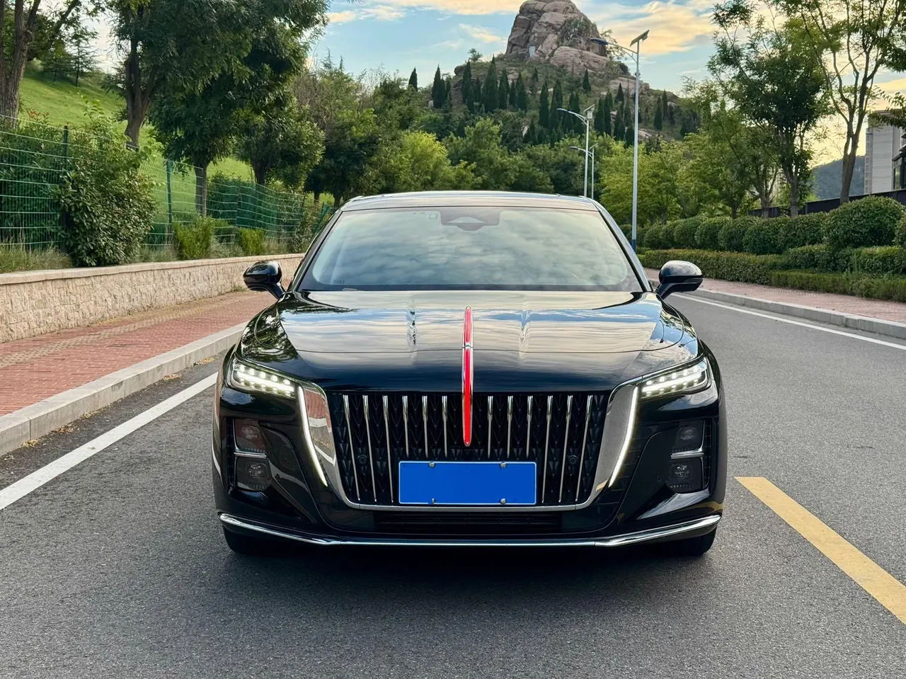 HongQi 2024 H5 2.0T Zhilian Qi Chang Edition Automatic Gear 2