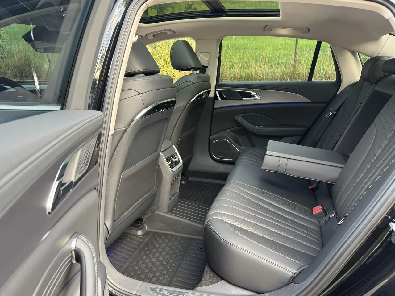 HongQi 2024 H5 2.0T Zhilian Qi Chang Edition Automatic Gear 8