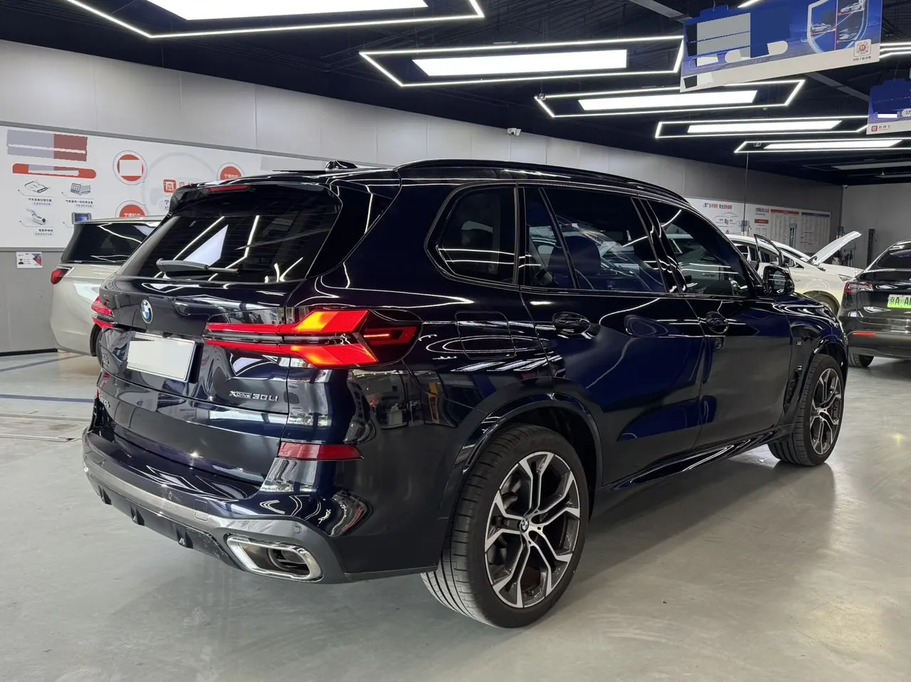 BMW 2023 X5 xDrive30Li 48V 2.0T exclusive m sports obsidian night suit automatic gear 2
