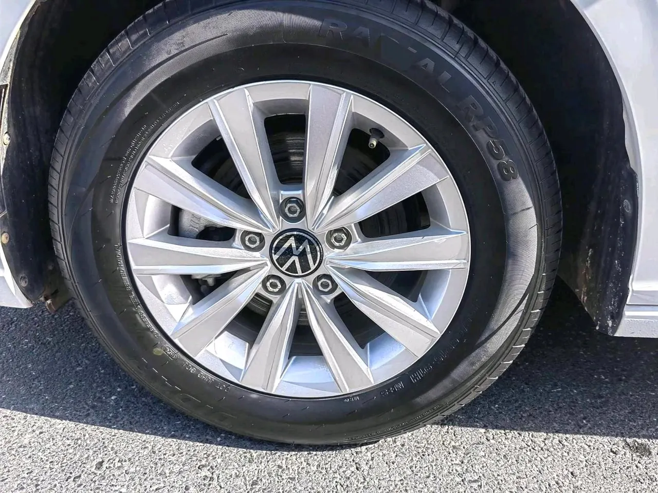 Volkswagen 2023 Lavida 1.5 Escape Edition Automatic Gear 9