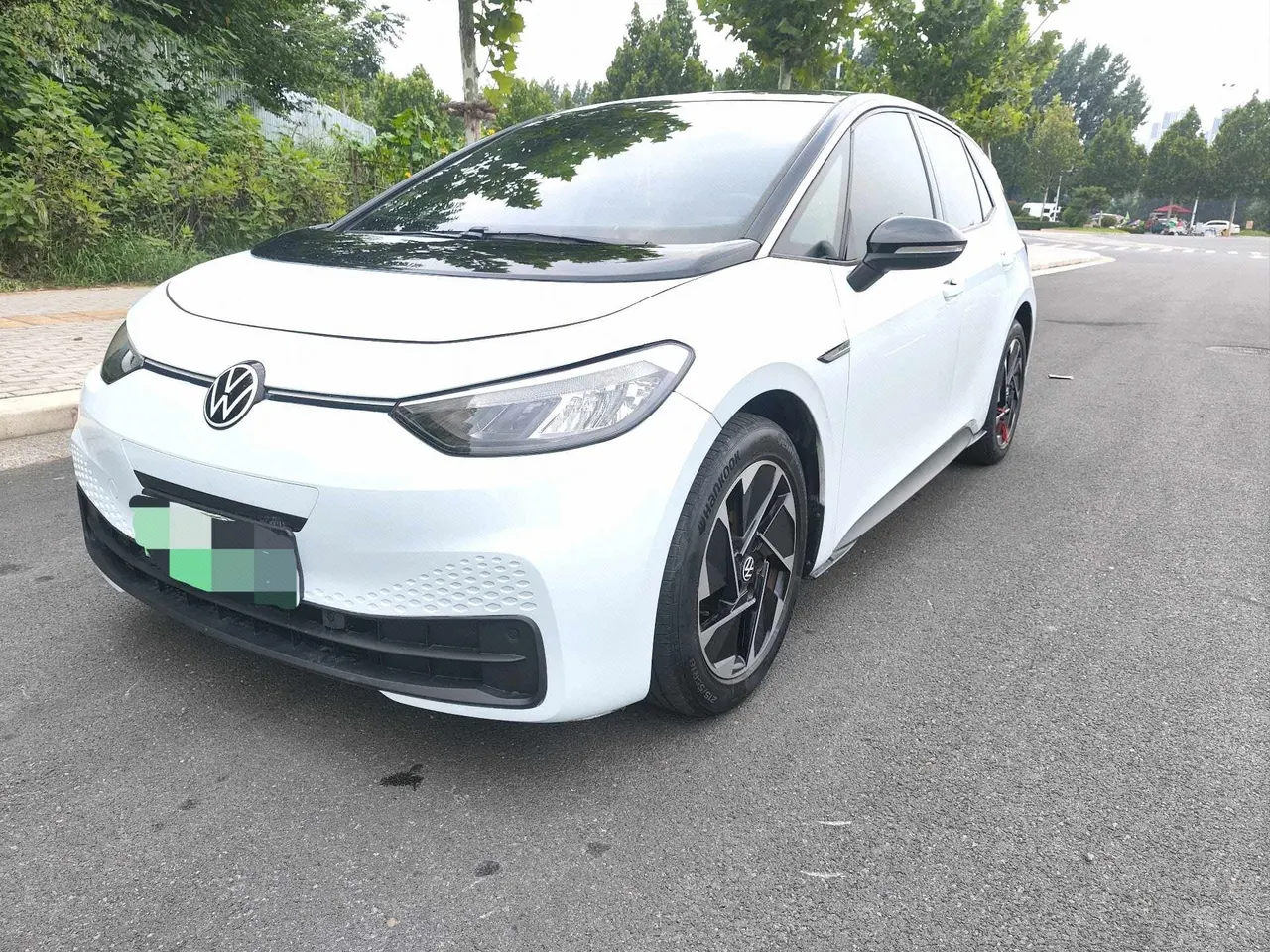 Open image lightbox: Volkswagen 2024 ID. 3 superior version of automatic transmission