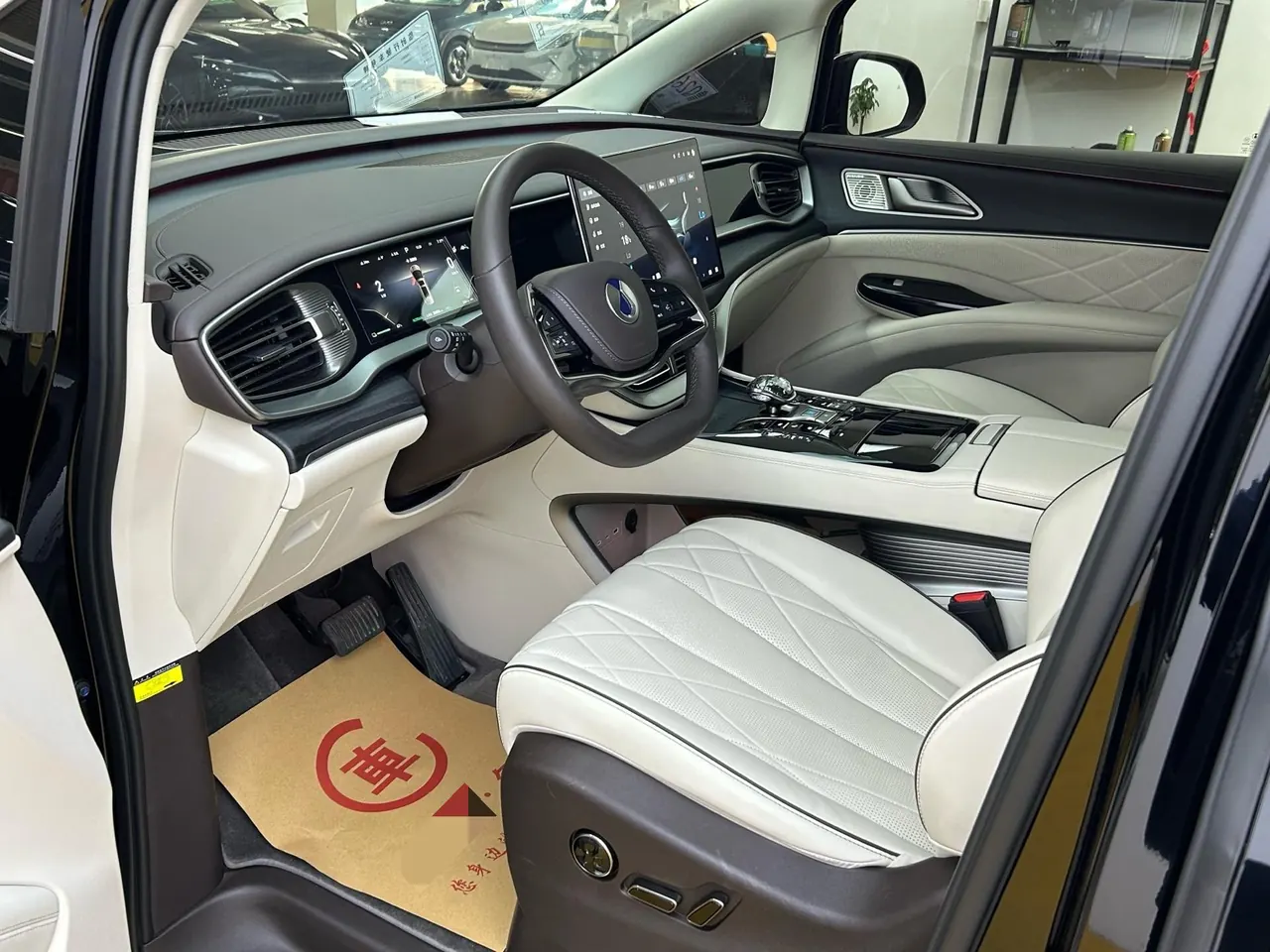 Denza 2024 Denza D9 DM-i 1.5T Stepless 980 Four-wheel Drive Honorable Automatic Gear 4