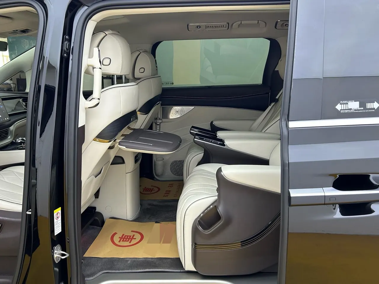 Denza 2024 Denza D9 DM-i 1.5T Stepless 980 Four-wheel Drive Honorable Automatic Gear 5