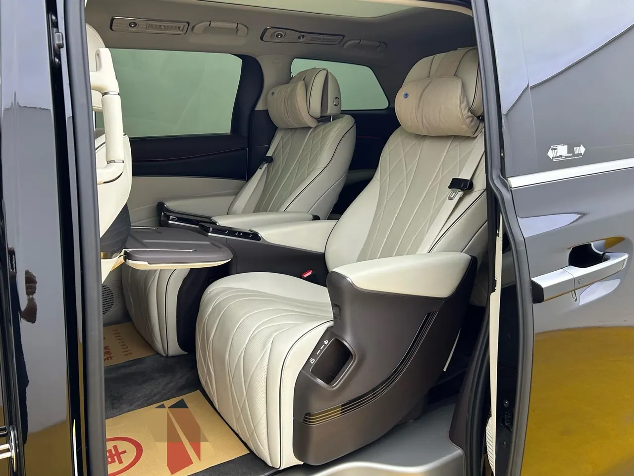 Denza 2024 Denza D9 DM-i 1.5T Stepless 980 Four-wheel Drive Honorable Automatic Gear 6