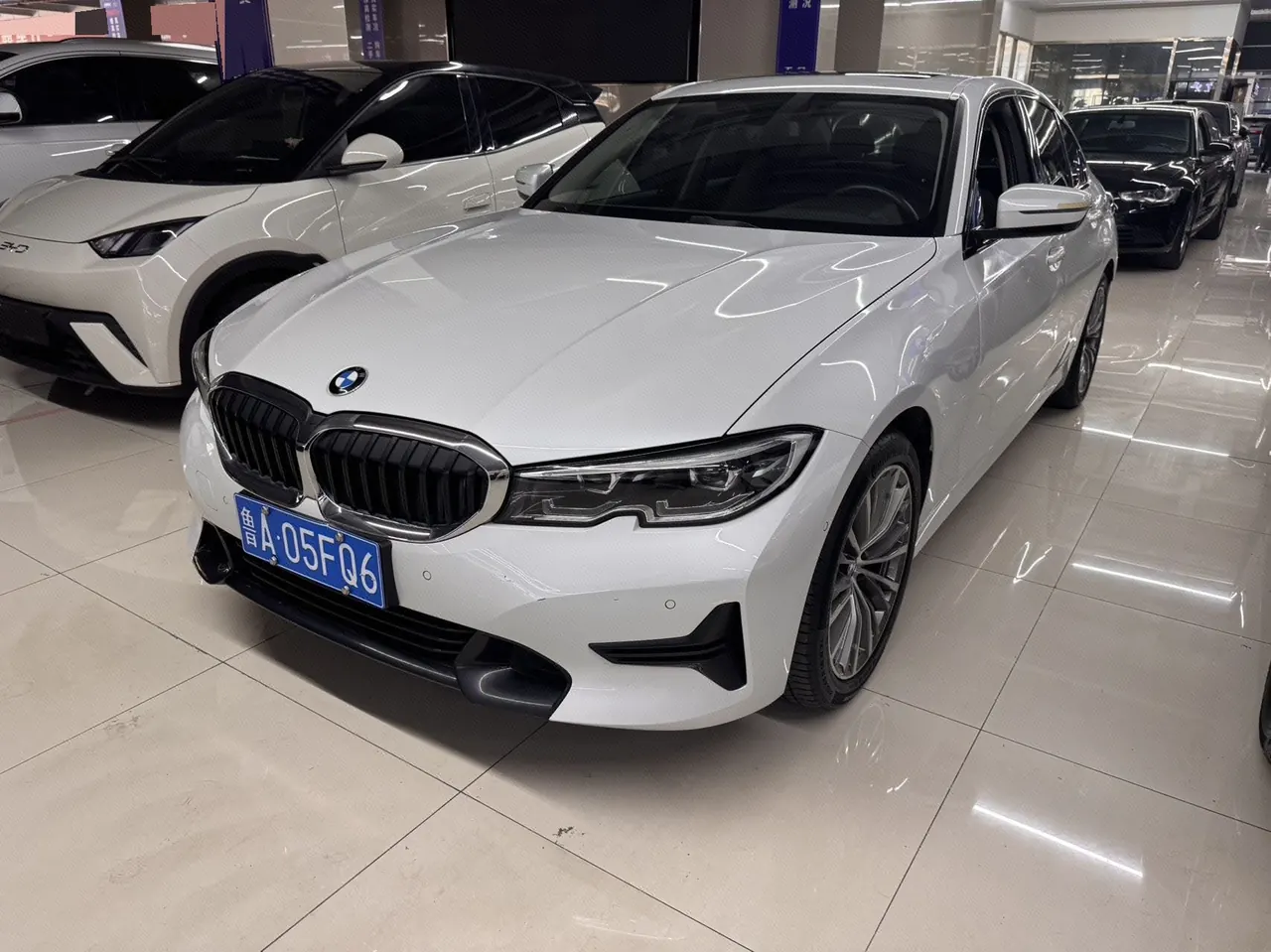 Open image lightbox: BMW 3 Series 2020 320i 2.0T Sports Suit Automatic Gear