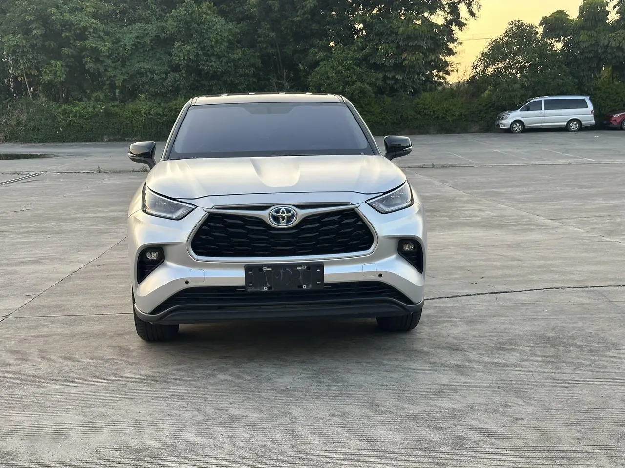 Toyota 2023 Highlander Dual Engine 2.5 Stepless Intelligent Electric Hybrid Four-wheel Drive Elite Edition 7-seat PLUS Edition Automatic Gear 2