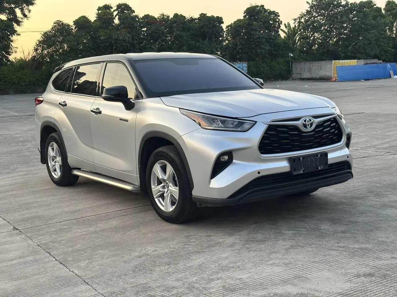 Toyota 2023 Highlander Dual Engine 2.5 Stepless Intelligent Electric Hybrid Four-wheel Drive Elite Edition 7-seat PLUS Edition Automatic Gear 3