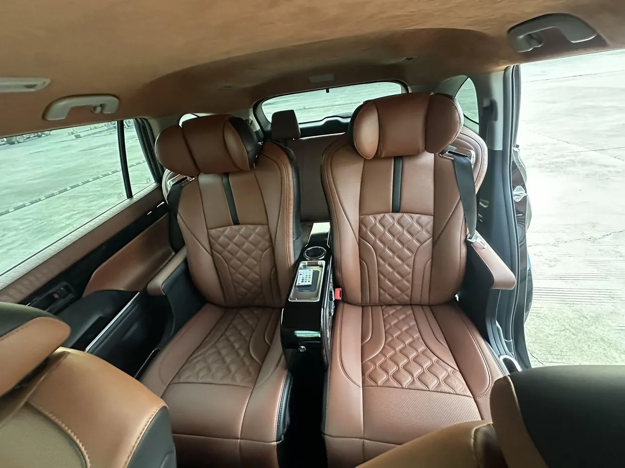 Toyota 2023 Highlander Dual Engine 2.5 Stepless Intelligent Electric Hybrid Four-wheel Drive Elite Edition 7-seat PLUS Edition Automatic Gear 6