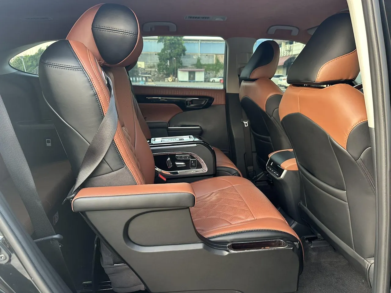 Toyota 2023 Highlander Dual Engine 2.5 Stepless Intelligent Electric Hybrid Four-wheel Drive Elite Edition 7-seat PLUS Edition Automatic Gear 8
