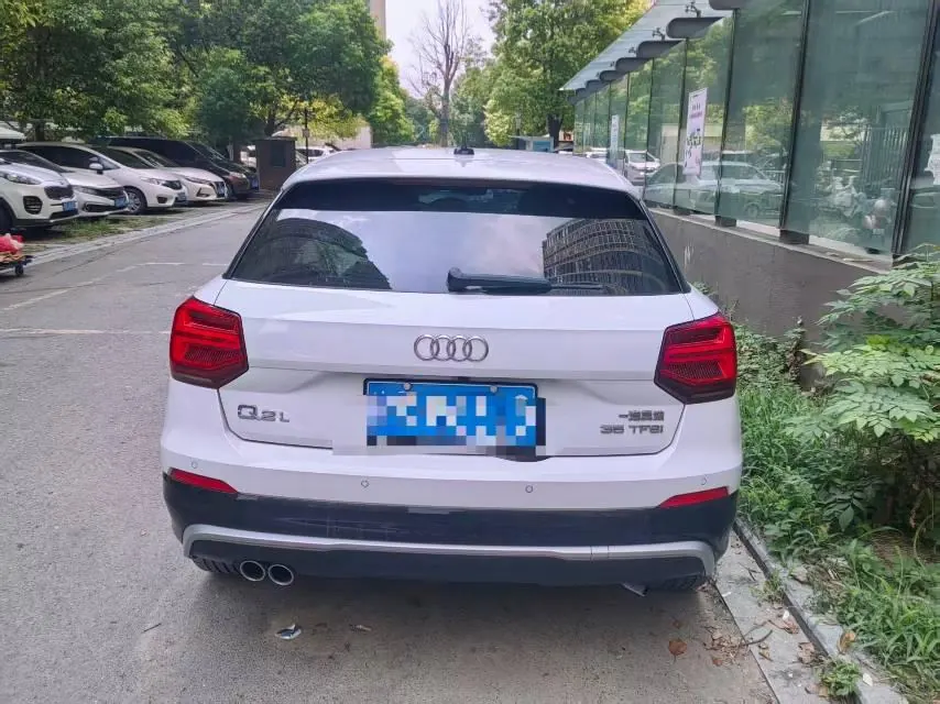 Audi 2020 Q2L 1.4TFSI 35TFSI Fashion Dynamic Automatic 2