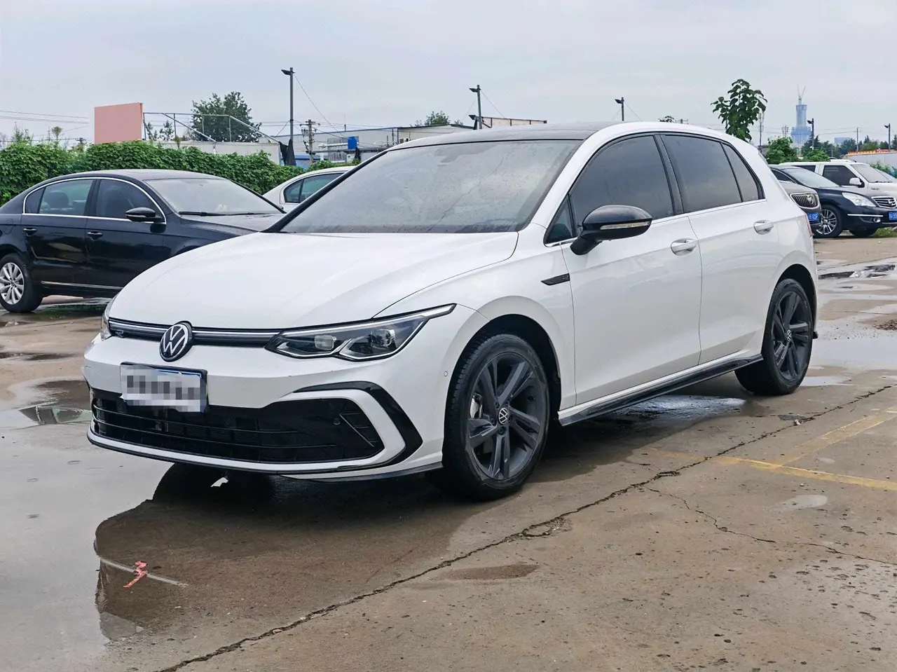 Open image lightbox: Volkswagen 2023 Golf 8 R-Line 1.4TSI 280TSI Lite Automatic