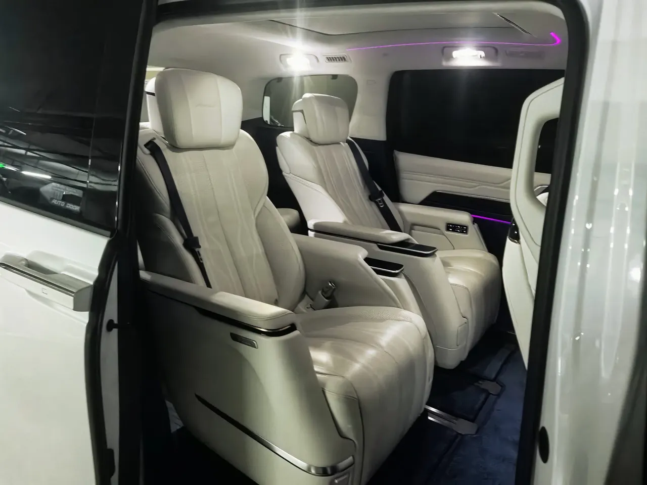Buick 2023 Century 48V 2.0T Yunshi Edition 6-seat Automatic Gear 6