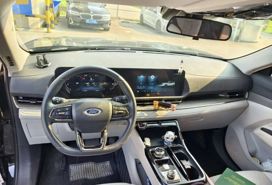 Ford 2022 collar 1.5T EcoBoost 170 platinum collar automatic gear 2