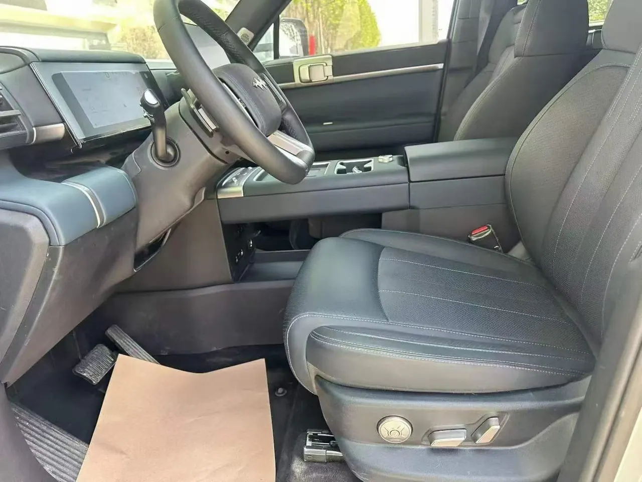 FangChengBao 2025 titanium 7 1.5T stepless 190KM four-wheel drive Ultra version of automatic gear 3