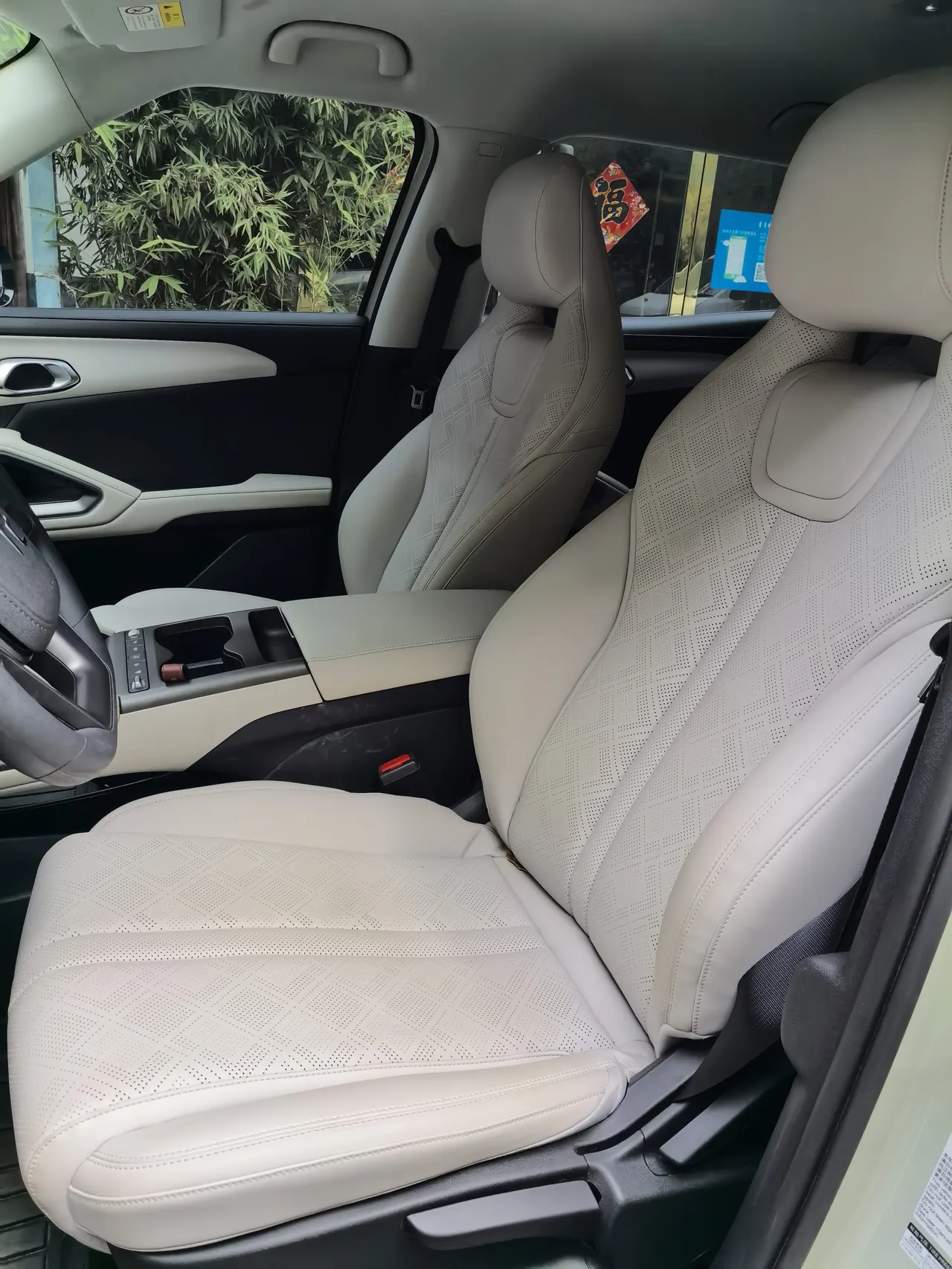 BYD 2025 Yuan UP 301KM Pilot Automatic Gear 6