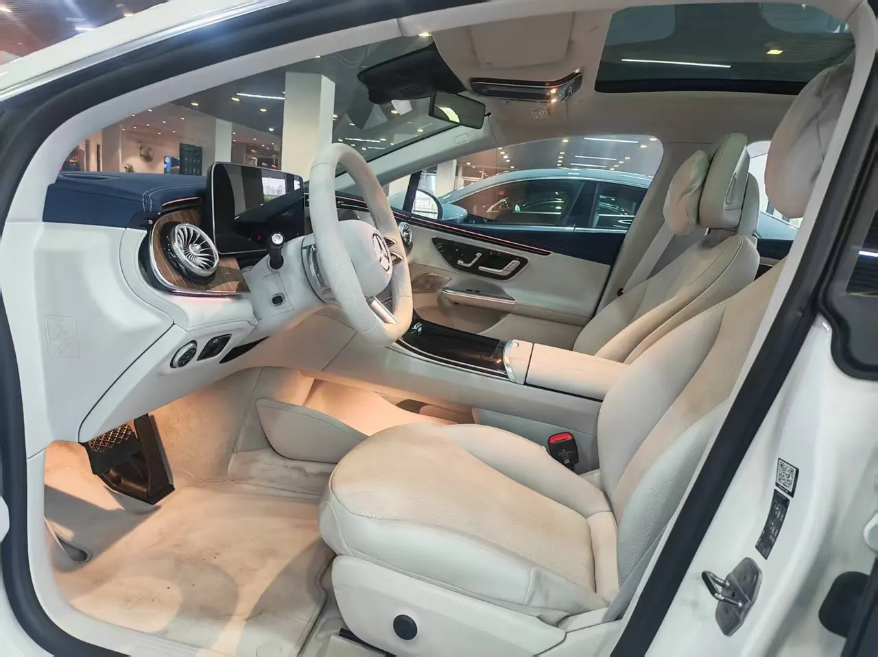 Mercedes Benz 2025 EQE 500 4MATIC EQE 500 4MATIC Pioneer Edition Automatic Gear 5