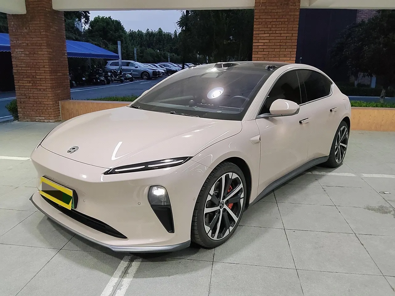 Open image lightbox: NIO 2022 ET 5 100kWh automatic gear