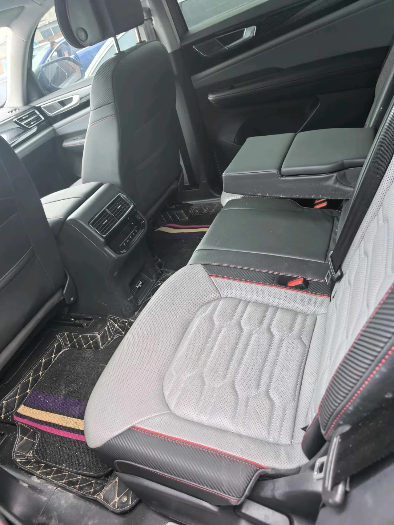 Volkswagen 2022 Touang X 2.5T 530 V6 4-wheel drive Respect Flagship Automatic Gear 4