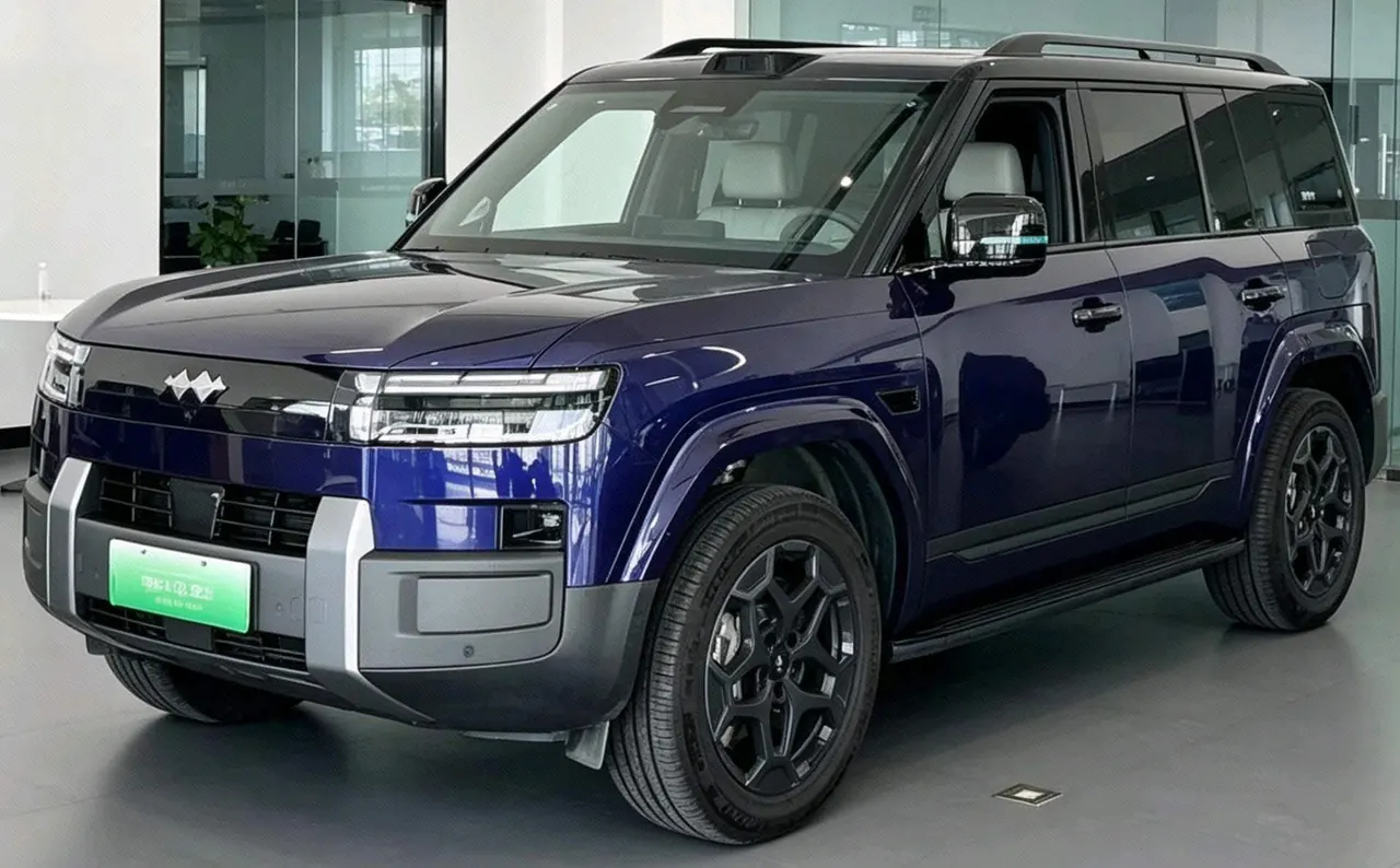 打开图片灯箱:FangChengBao 2025 titanium 7 1.5T stepless 190KM four-wheel drive Ultra version of automatic gear