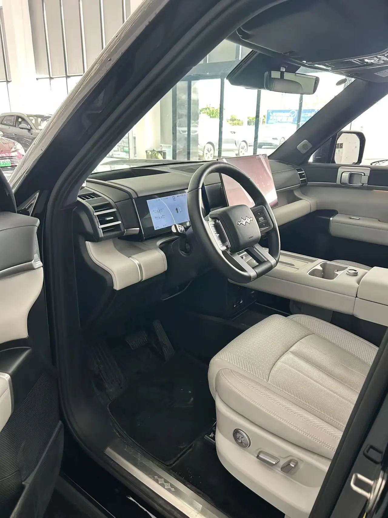 FangChengBao 2025 titanium 7 1.5T stepless 190KM four-wheel drive Ultra version of automatic gear 3