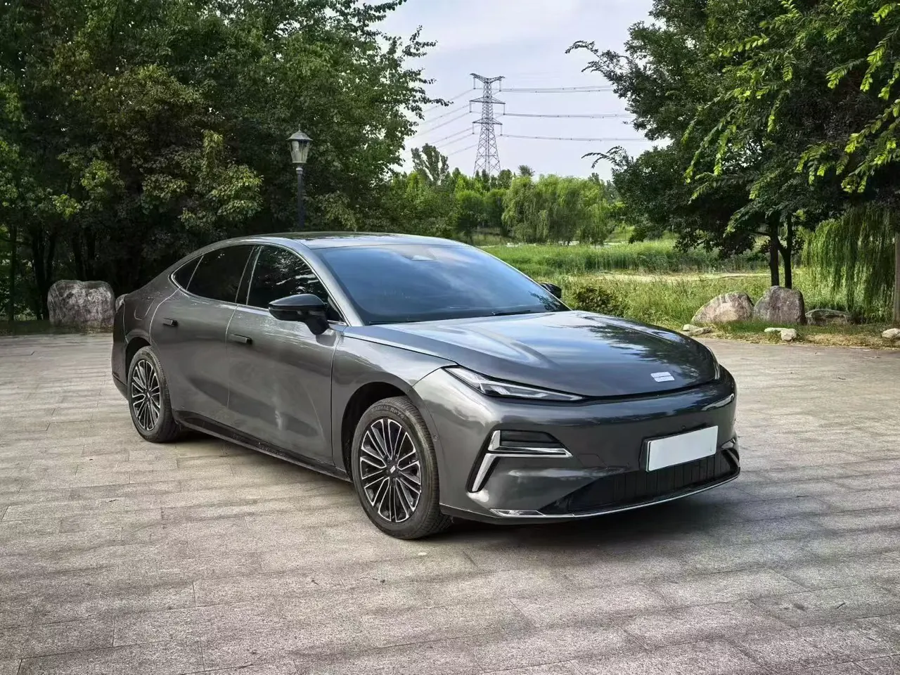 Geely Galaxy 2025 Xingyao 8 EM-i 1.5 130km Premium Edition Automatic Gear 3