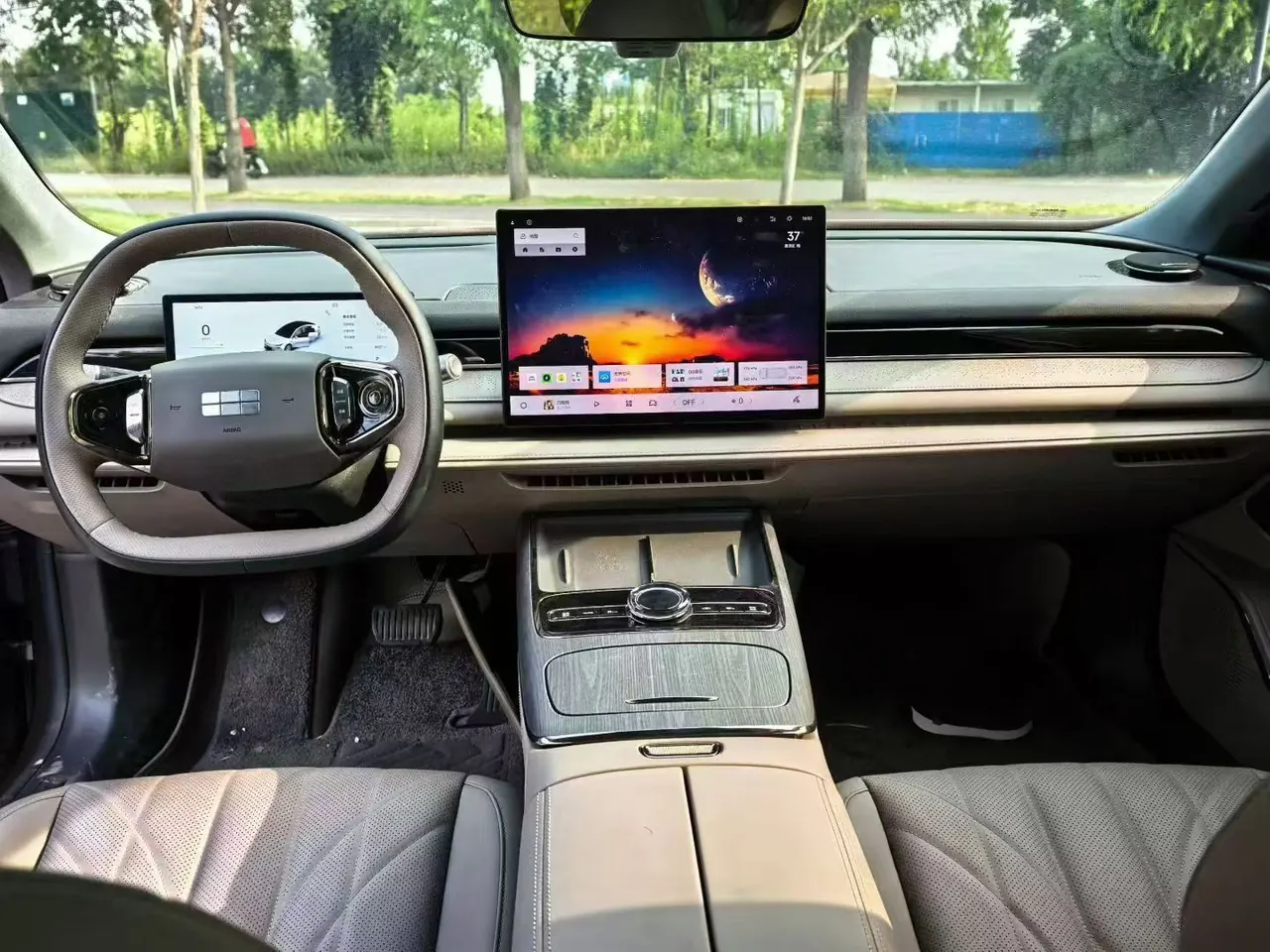 Geely Galaxy 2025 Xingyao 8 EM-i 1.5 130km Premium Edition Automatic Gear 7