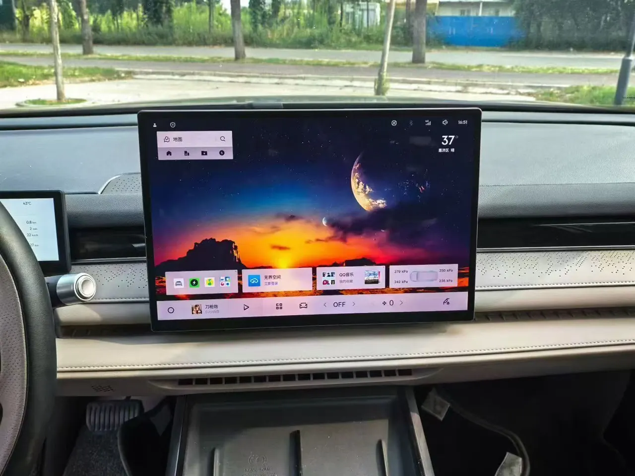 Geely Galaxy 2025 Xingyao 8 EM-i 1.5 130km Premium Edition Automatic Gear 9