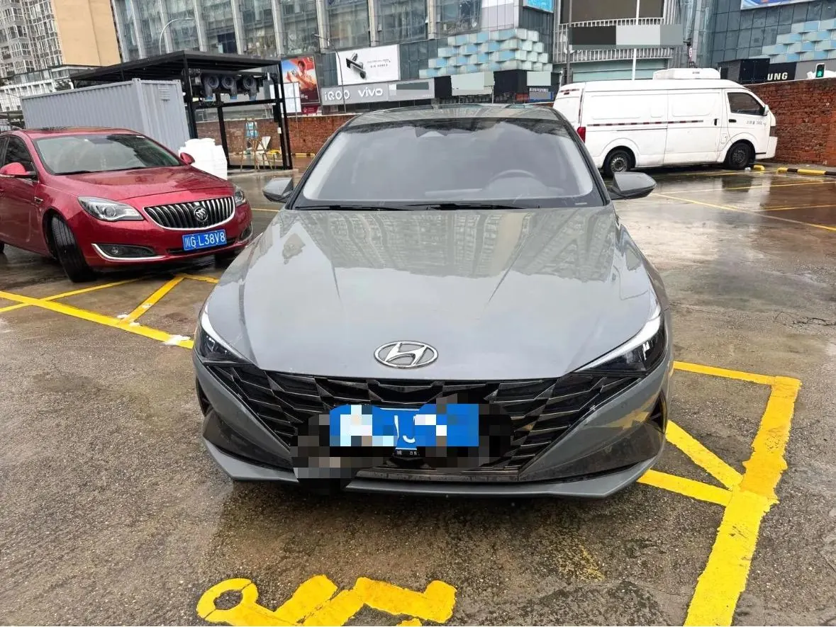 Hyundai 2021 Elantra -3-compartment 1.5 stepless LUX premium automatic gear 4