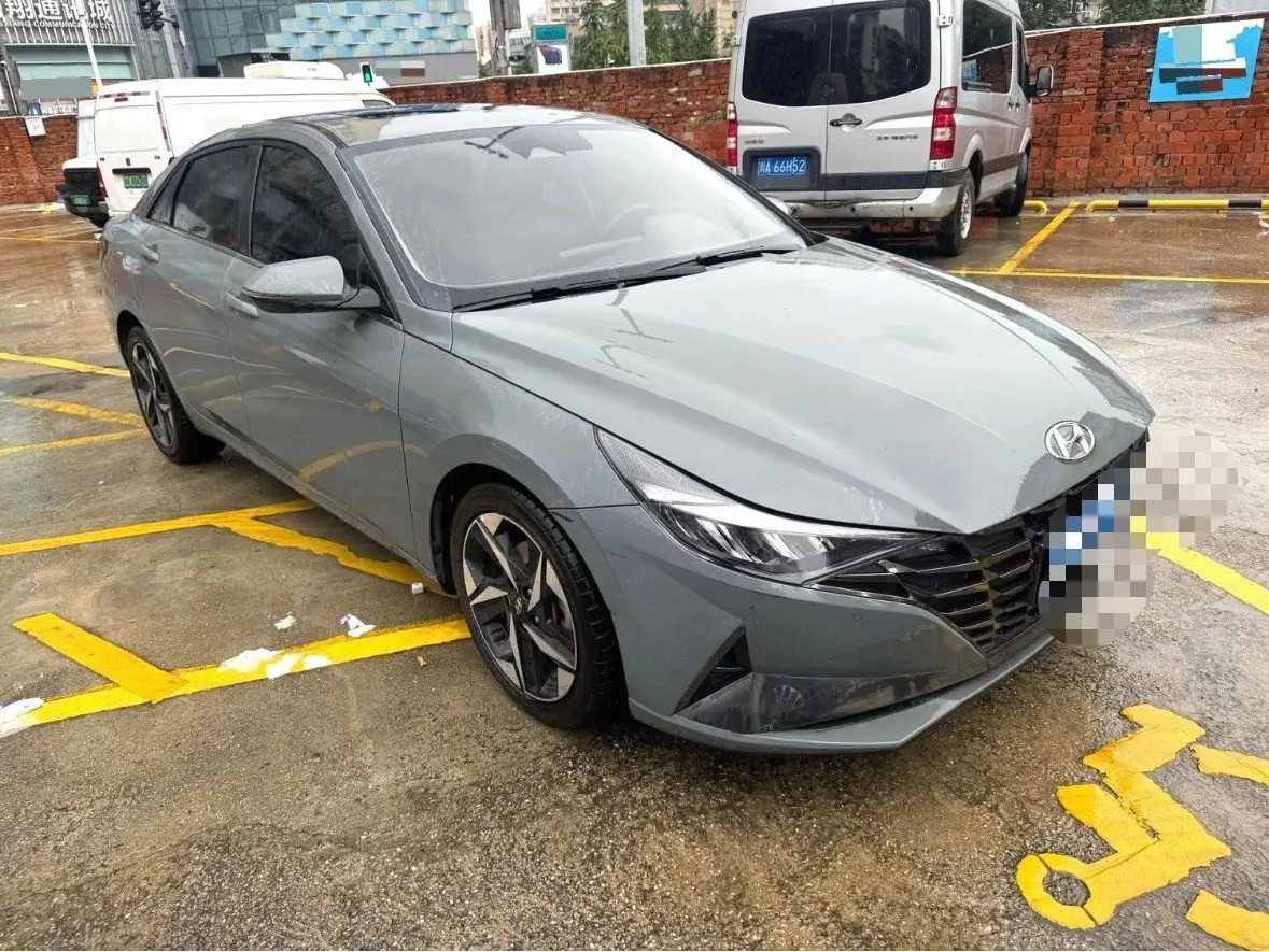 Hyundai 2021 Elantra -3-compartment 1.5 stepless LUX premium automatic gear 5