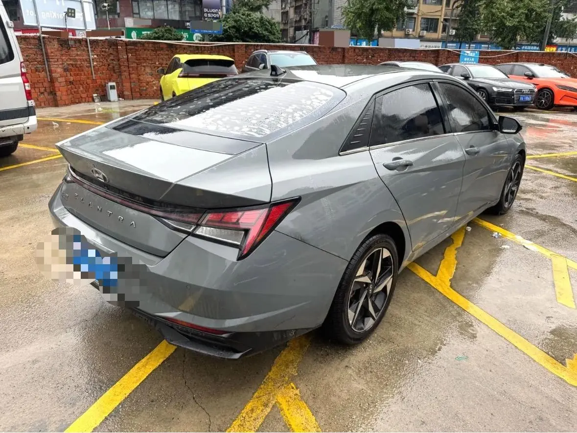 Hyundai 2021 Elantra -3-compartment 1.5 stepless LUX premium automatic gear 6