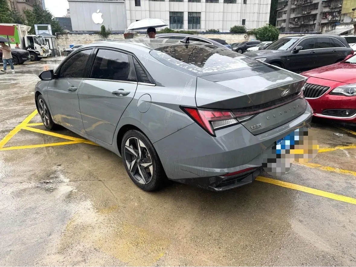 Hyundai 2021 Elantra -3-compartment 1.5 stepless LUX premium automatic gear 7