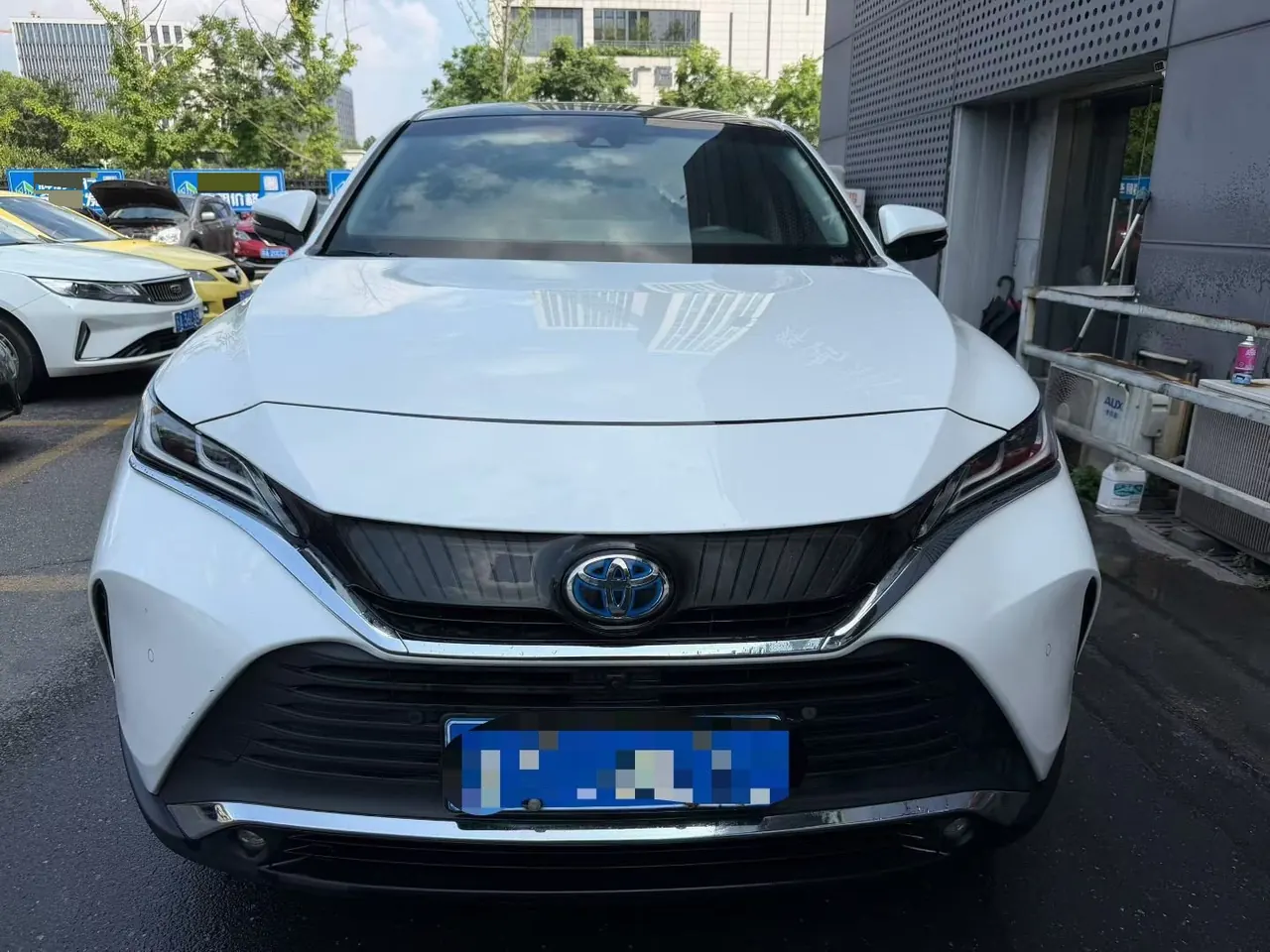 Toyota 2022 LingFang Dual Engine 2.5 Stepless Four-wheel Drive Premium Edition Automatic Gear 2