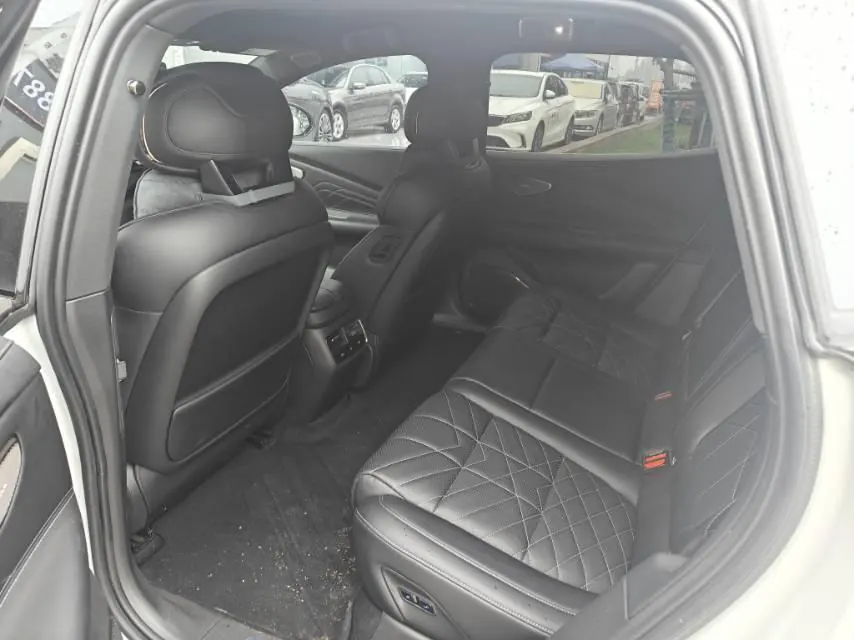 LYNK&amp;CO 2025 LYNK&amp;CO 10 EM-P 1.5T 240 four-wheel drive Ultra automatic gear 2