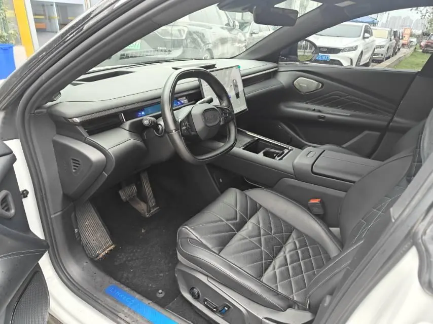 LYNK&amp;CO 2025 LYNK&amp;CO 10 EM-P 1.5T 240 four-wheel drive Ultra automatic gear 3
