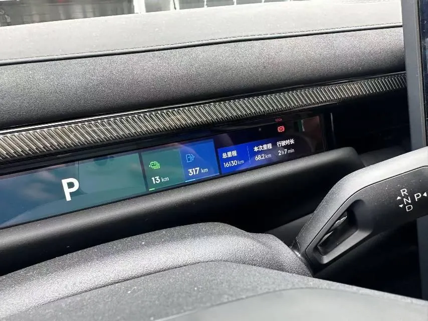 LYNK&amp;CO 2025 LYNK&amp;CO 10 EM-P 1.5T 240 four-wheel drive Ultra automatic gear 4